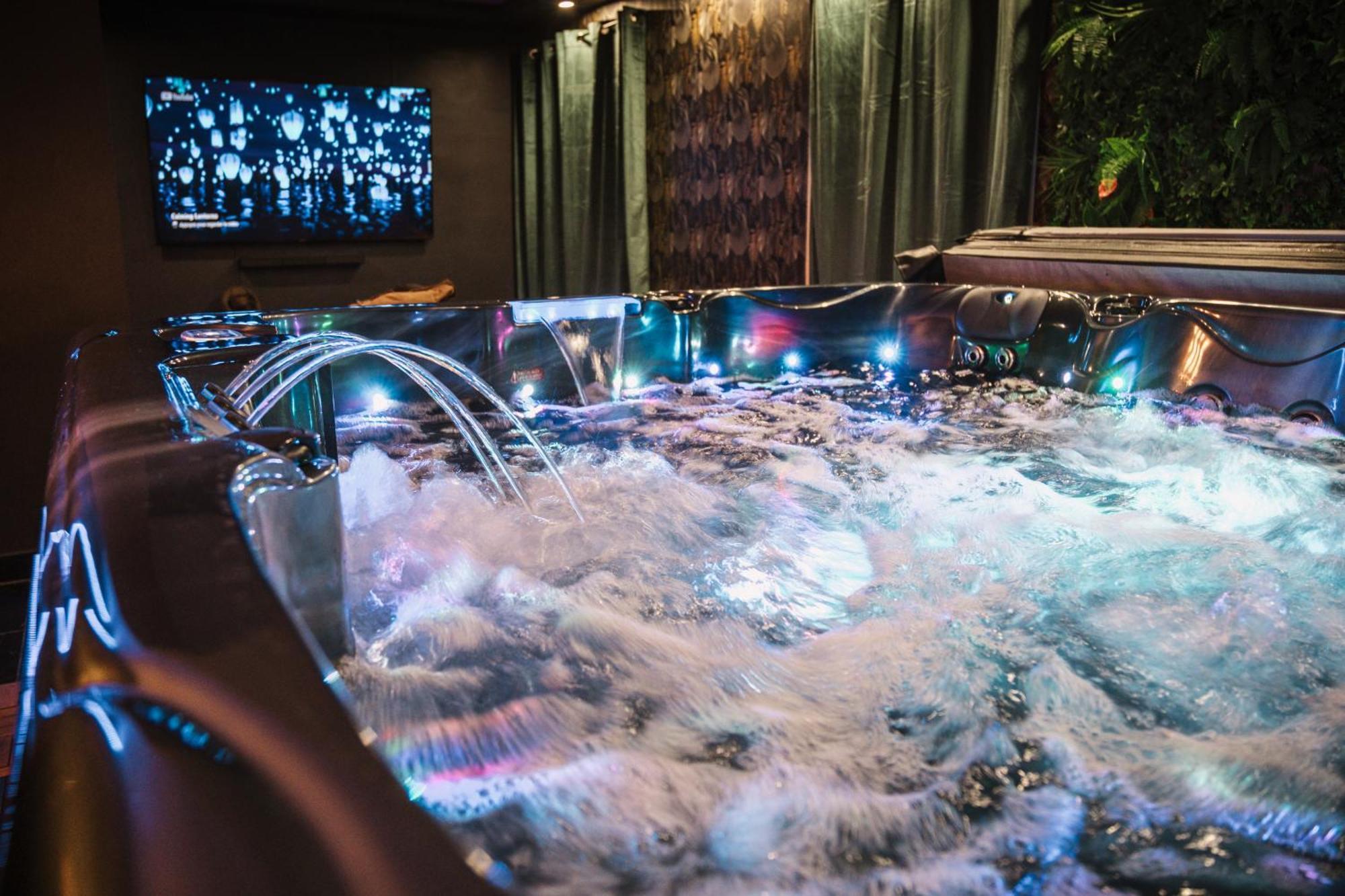 L Escale Jacuzzi Et Sauna Evreux Luaran gambar